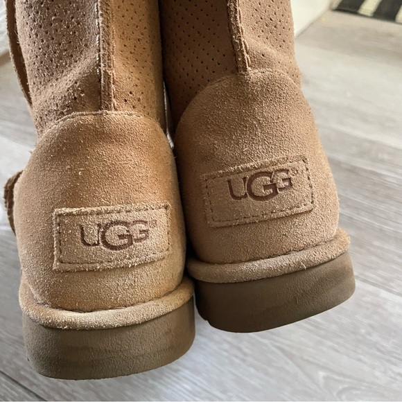 UGG Classic Unlined Perforated 100% Suede Leather Boots Tall Tan Women’s Size 8 - Picture 4 of 9